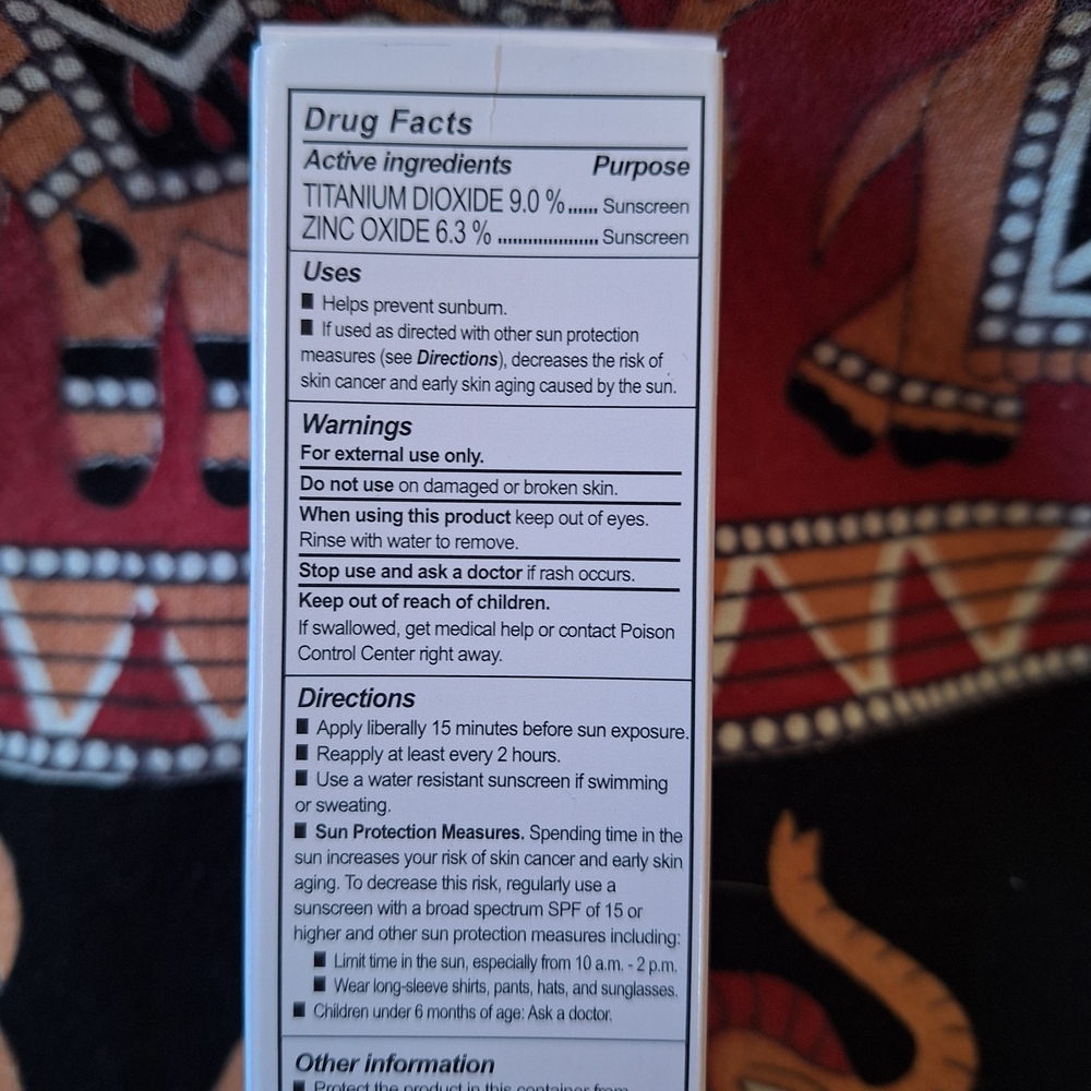 IT Cosmetics CC+ Illumination Daily Sunscreen Foundation SPF 50+ In 03 Light - Picture 10 of 16
